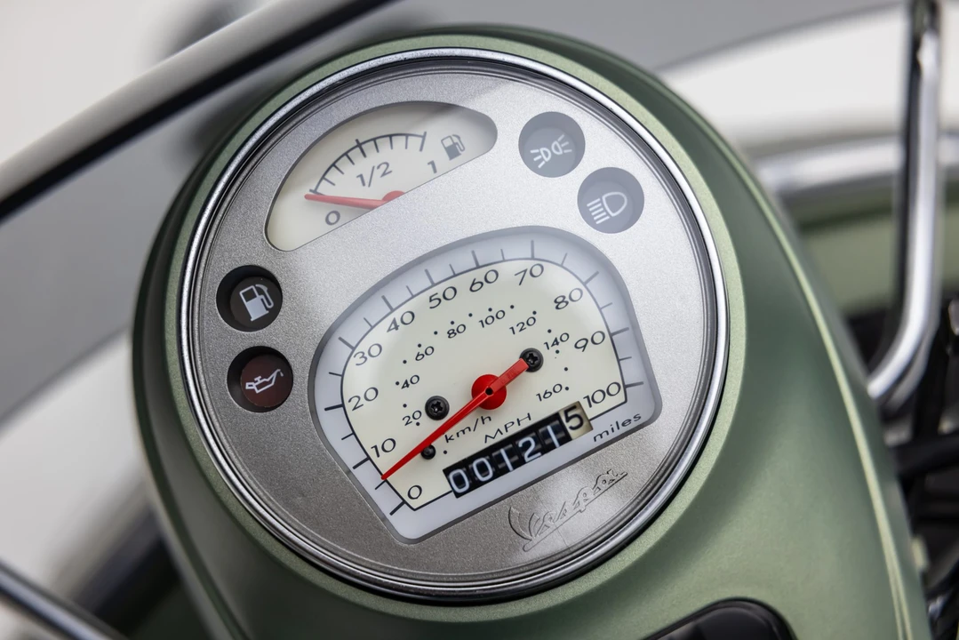 2018 Vespa Sei & PX & ET & LX & GT - Image 16 of 31