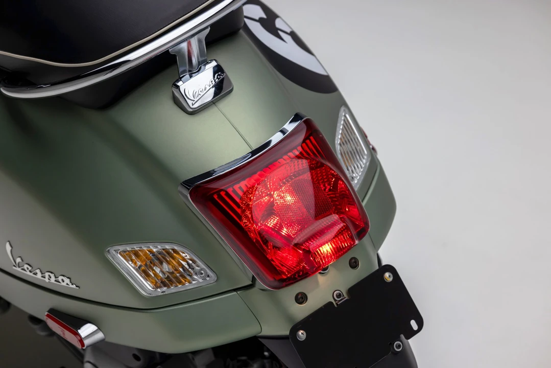 2018 Vespa Sei & PX & ET & LX & GT - Image 23 of 31
