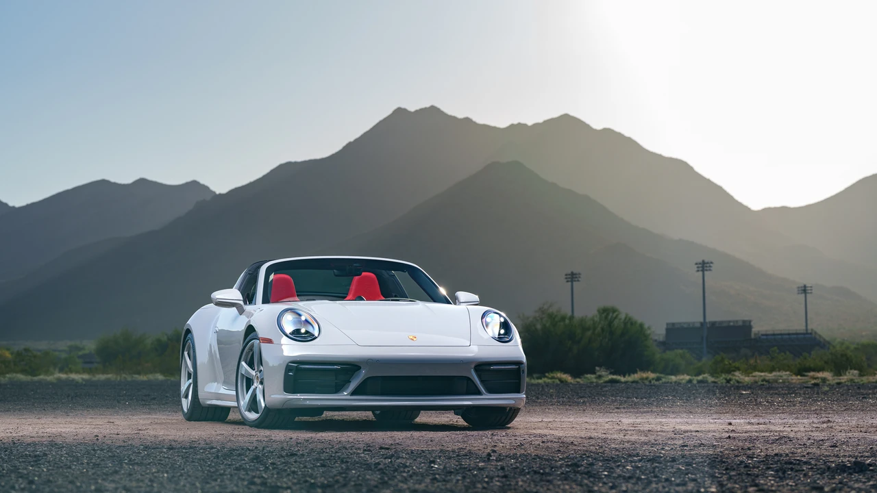 2024 Porsche - Image 11 of 31