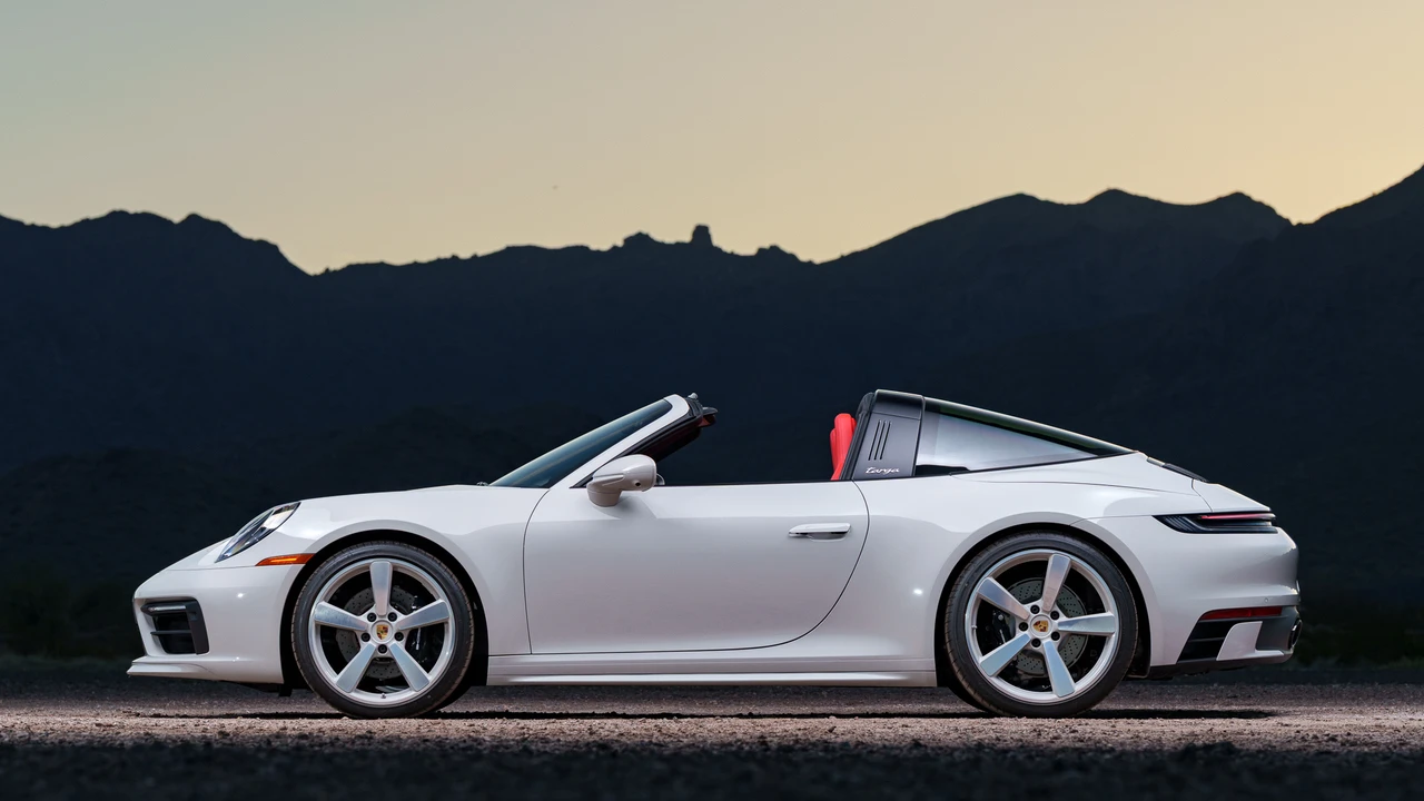 2024 Porsche - Image 16 of 31