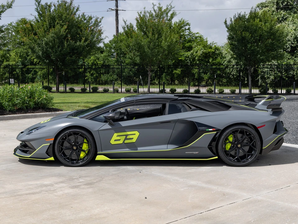 2021 Lamborghini Aventador SVJ LP770-4 Roadster - Image 4 of 31