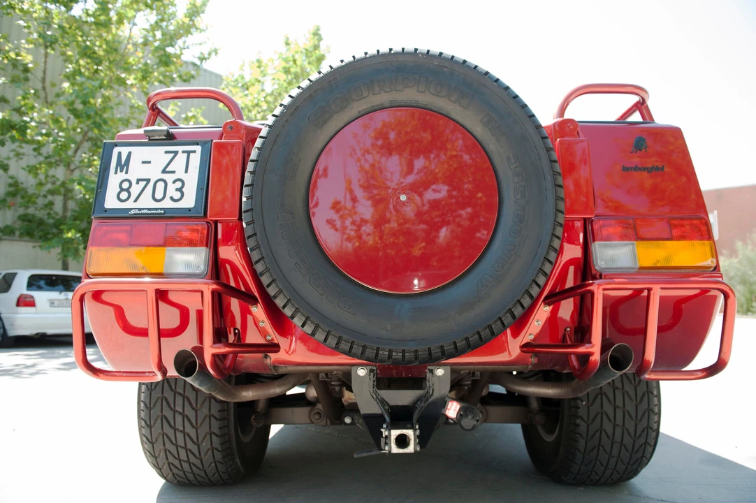 1991 Lamborghini LM002 - Image 16 of 19