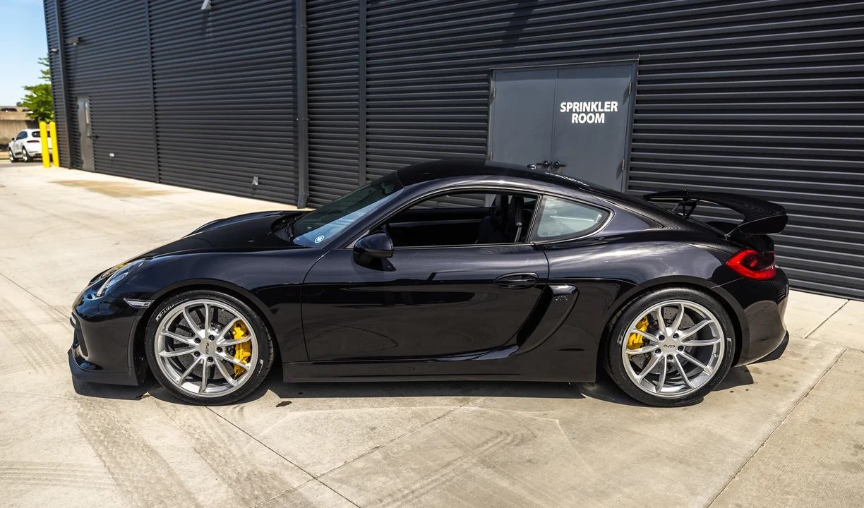 2016 Porsche 981 Cayman GT4 - Image 18 of 31
