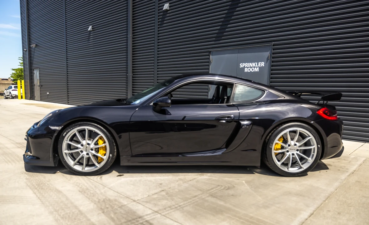 2016 Porsche 981 Cayman GT4 - Image 17 of 31