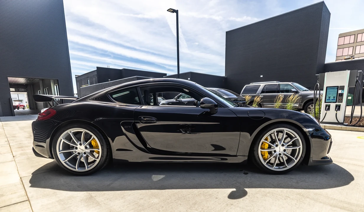 2016 Porsche 981 Cayman GT4 - Image 22 of 31