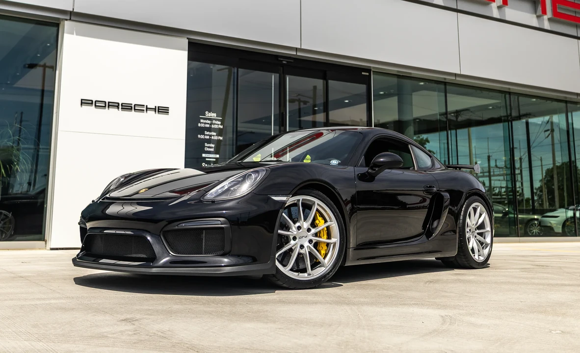 2016 Porsche 981 Cayman GT4 - Image 2 of 31