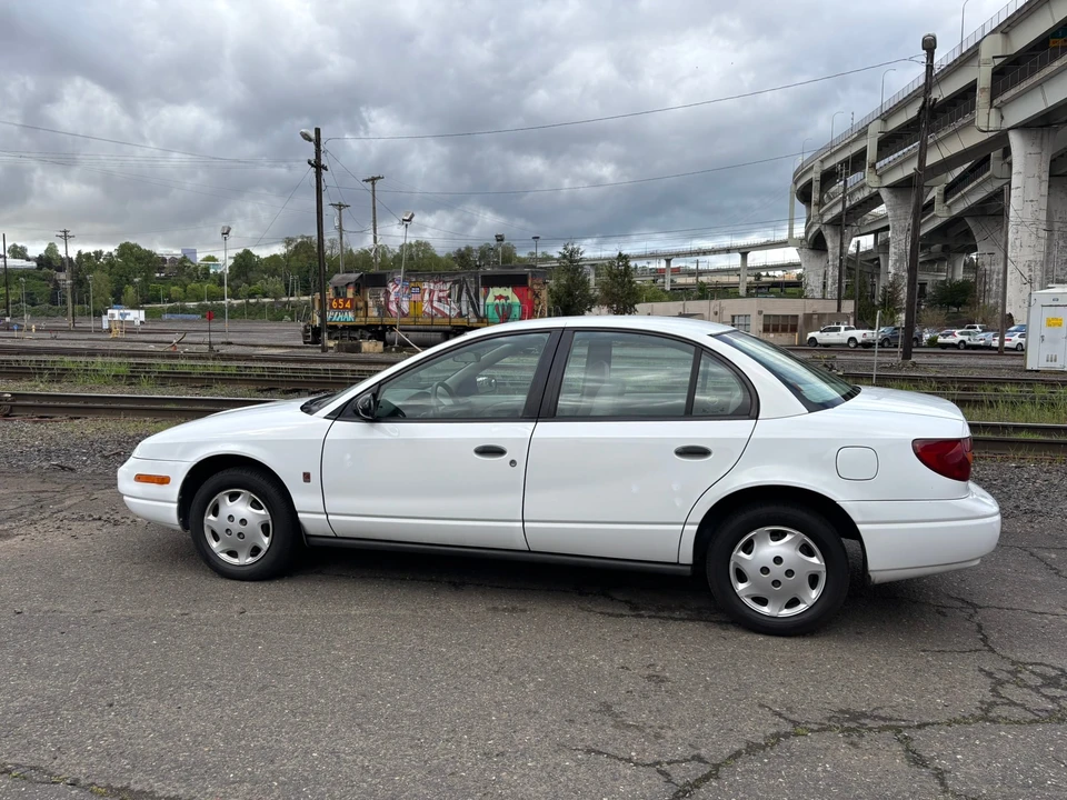 2002 Saturn Ion - Image 2 of 31