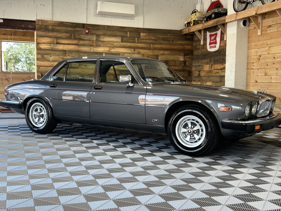 1985 Jaguar XJ Series 3 - Image 12 of 31
