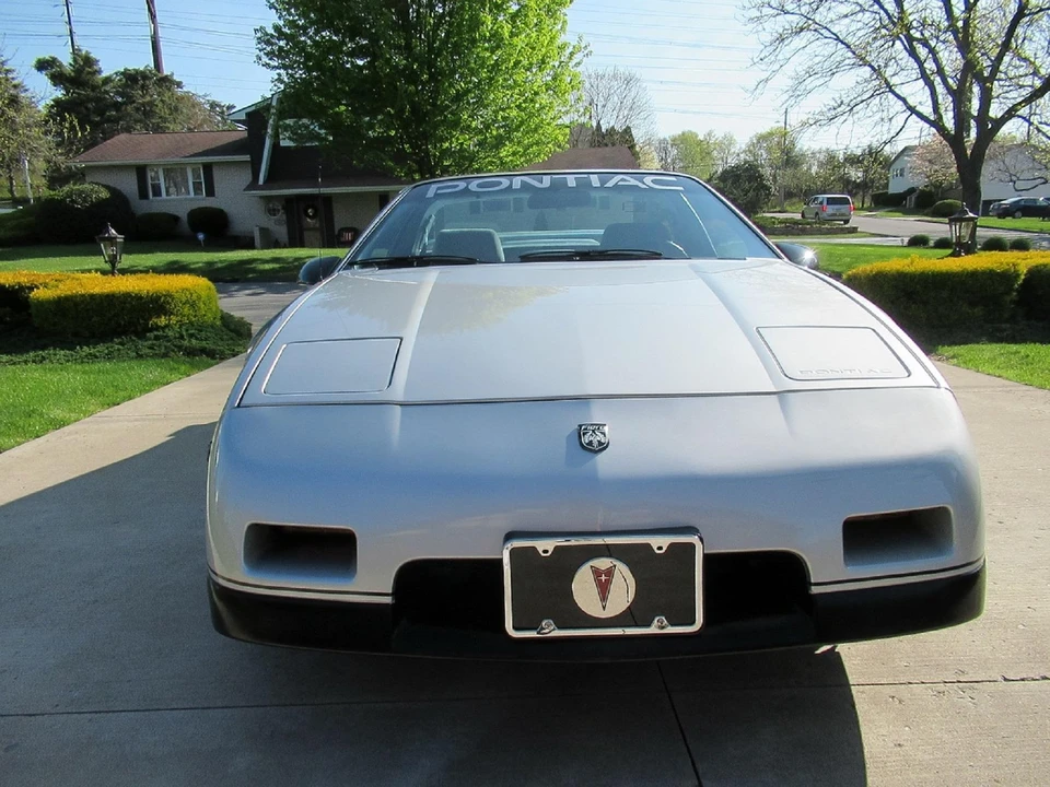 1986 Pontiac Fiero - Image 11 of 31