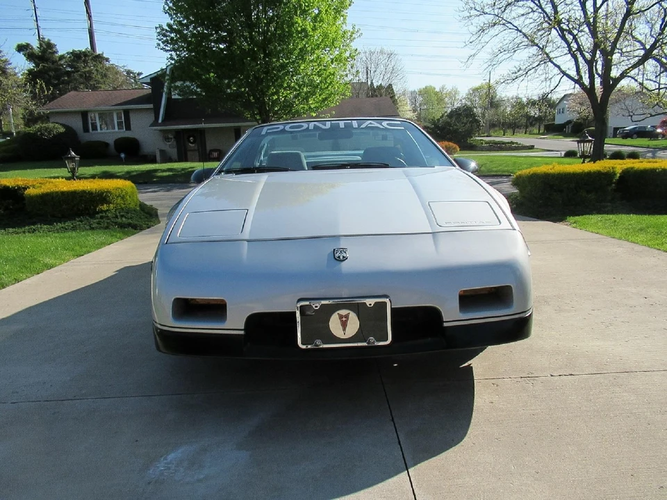 1986 Pontiac Fiero - Image 10 of 31