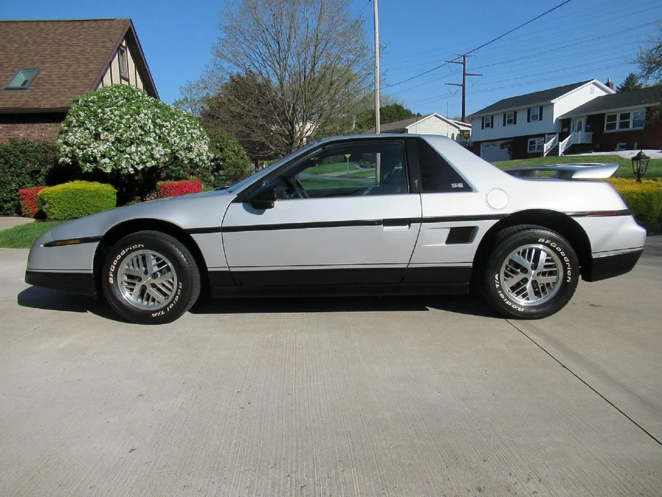 1986 Pontiac Fiero - Image 3 of 31