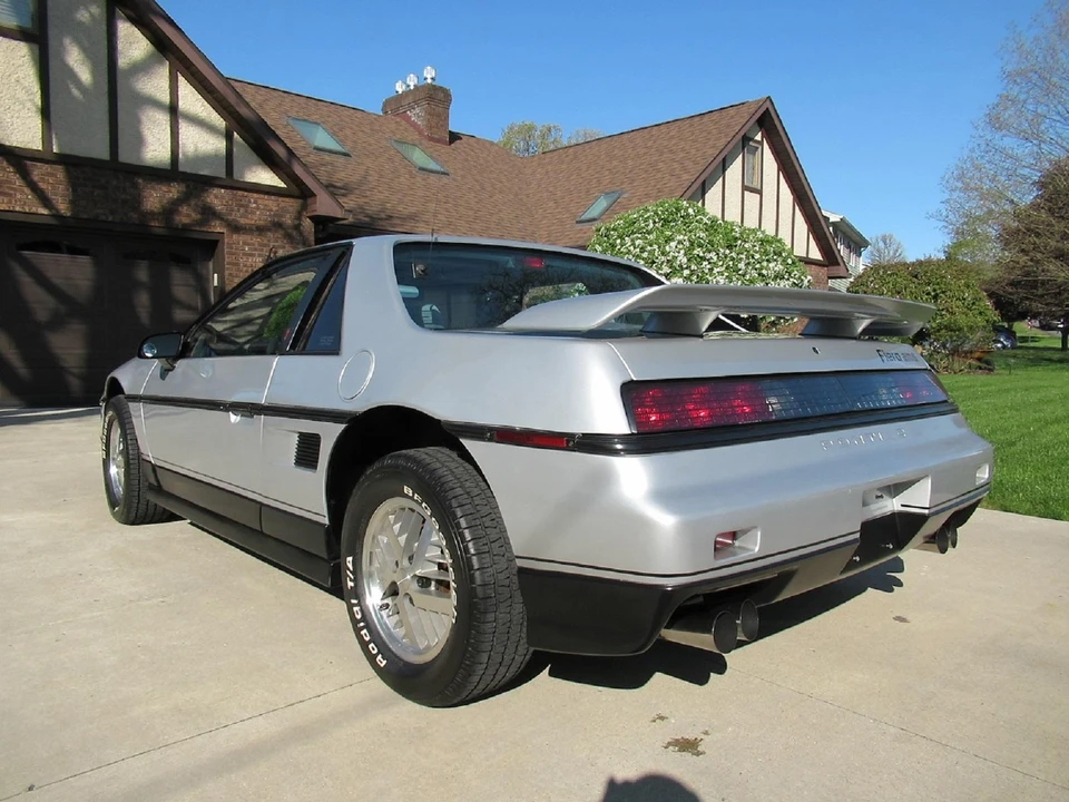 1986 Pontiac Fiero - Image 4 of 31