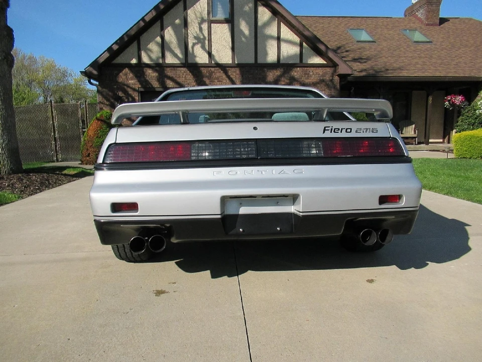 1986 Pontiac Fiero - Image 6 of 31