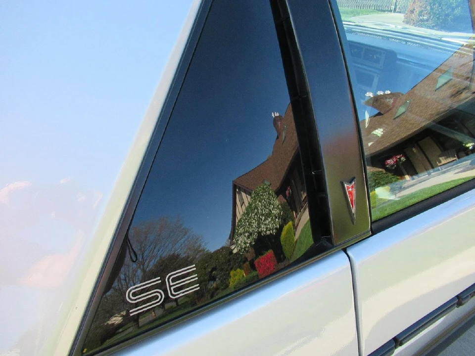 1986 Pontiac Fiero - Image 28 of 31