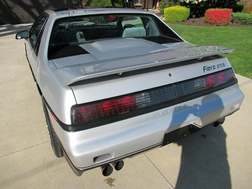 1986 Pontiac Fiero - Image 5 of 31