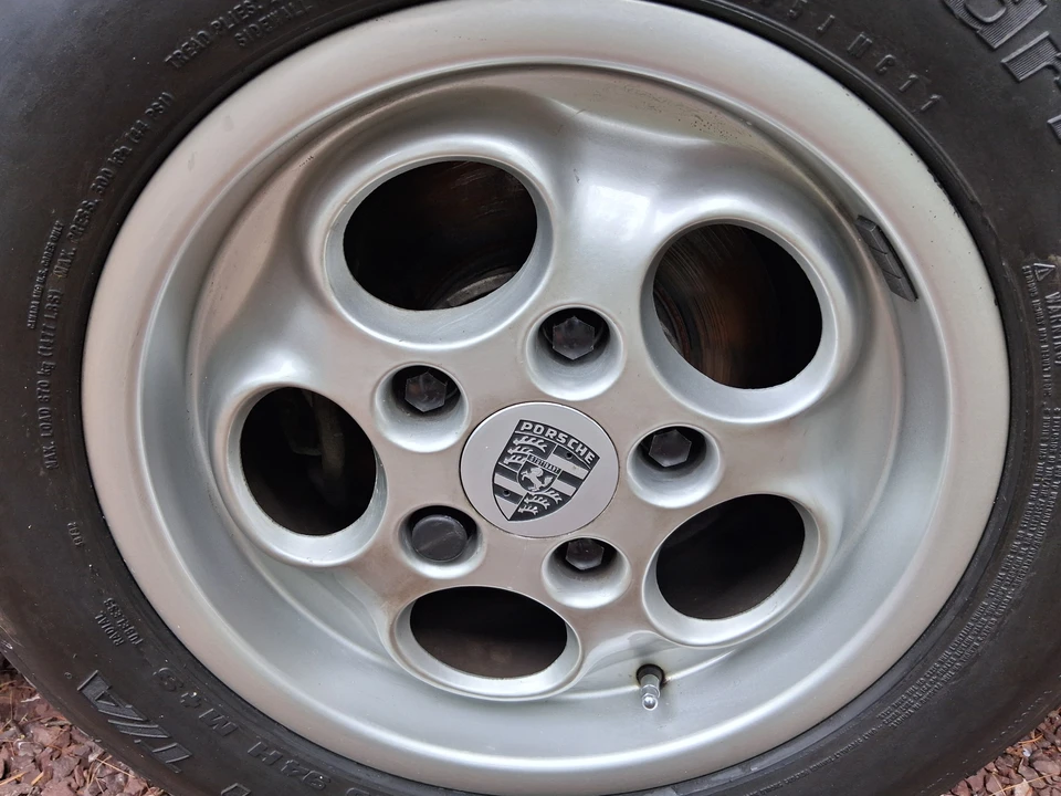 1986 Porsche 944 - Image 16 of 31