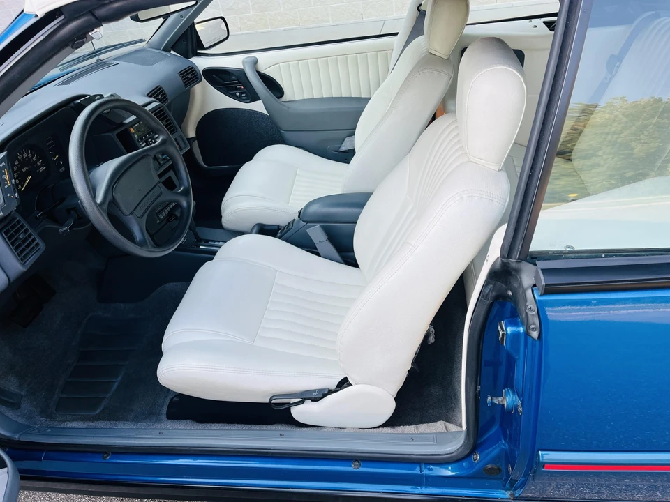 1992 Pontiac Sunbird - Image 29 of 31