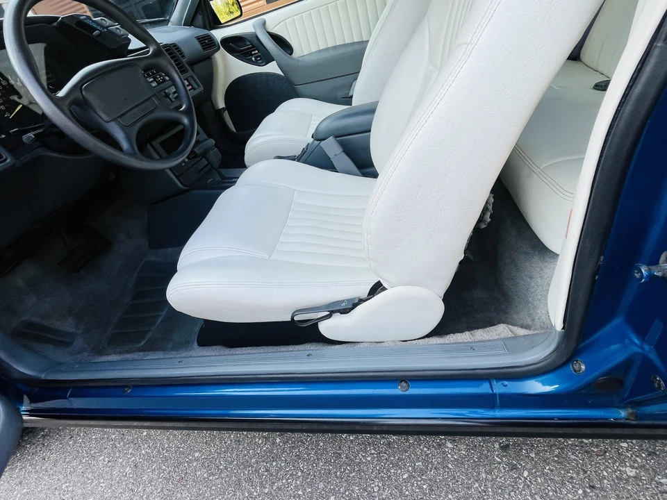 1992 Pontiac Sunbird - Image 30 of 31
