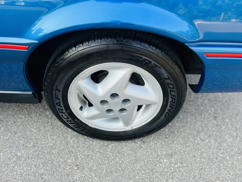 1992 Pontiac Sunbird - Image 22 of 31