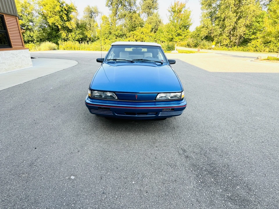 1992 Pontiac Sunbird - Image 9 of 31
