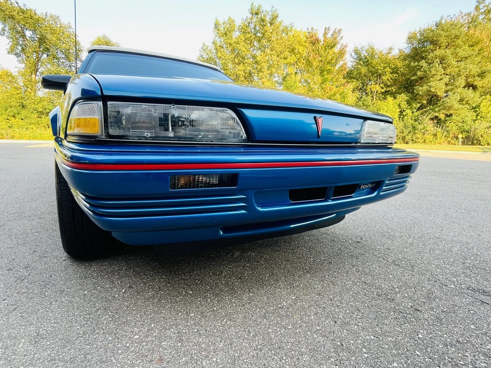 1992 Pontiac Sunbird - Image 8 of 31