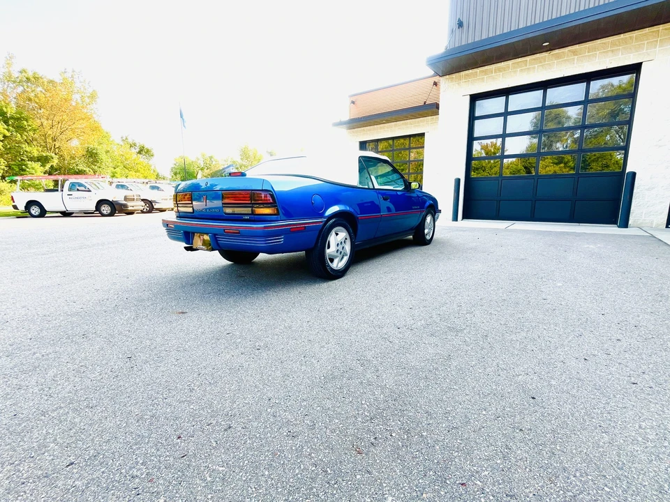 1992 Pontiac Sunbird - Image 6 of 31