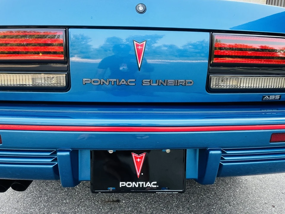1992 Pontiac Sunbird - Image 20 of 31