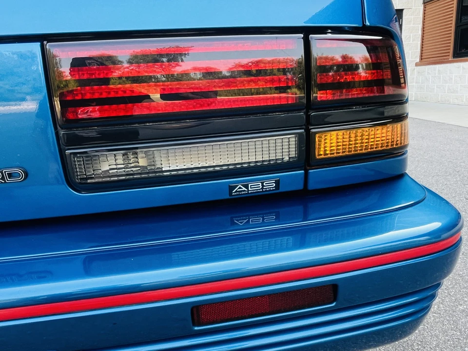 1992 Pontiac Sunbird - Image 21 of 31