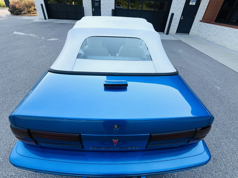 1992 Pontiac Sunbird - Image 12 of 31