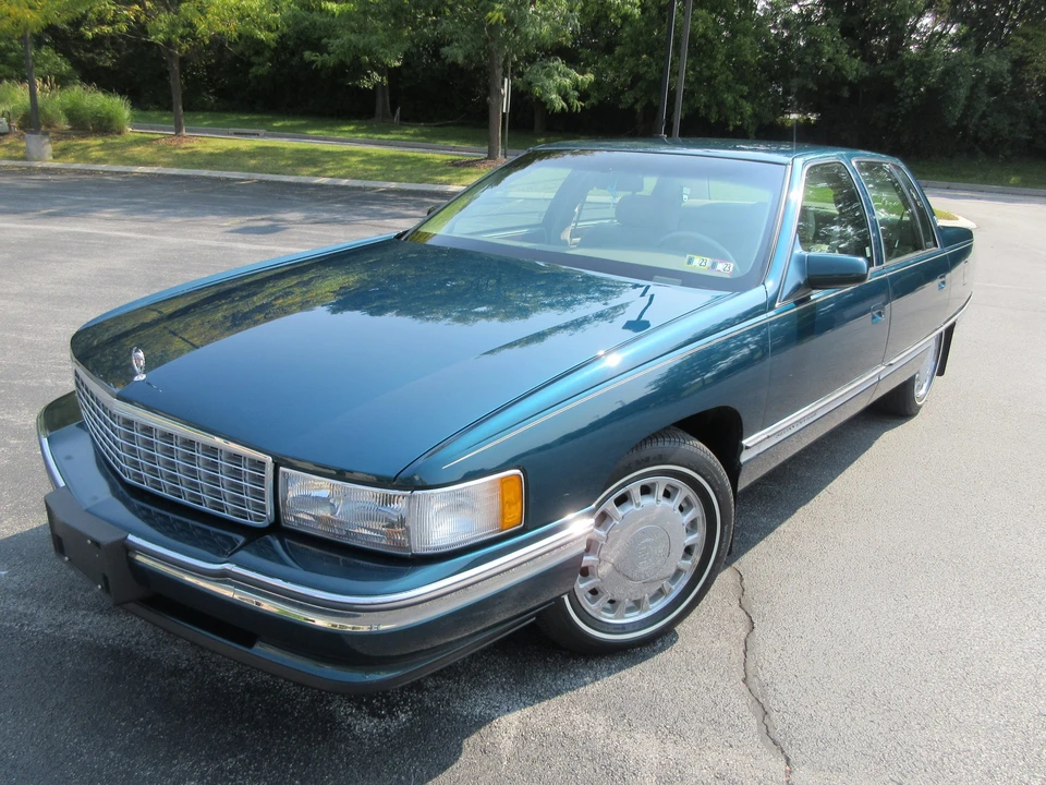 1996 Cadillac DeVille 7th Gen - Image 17 of 31