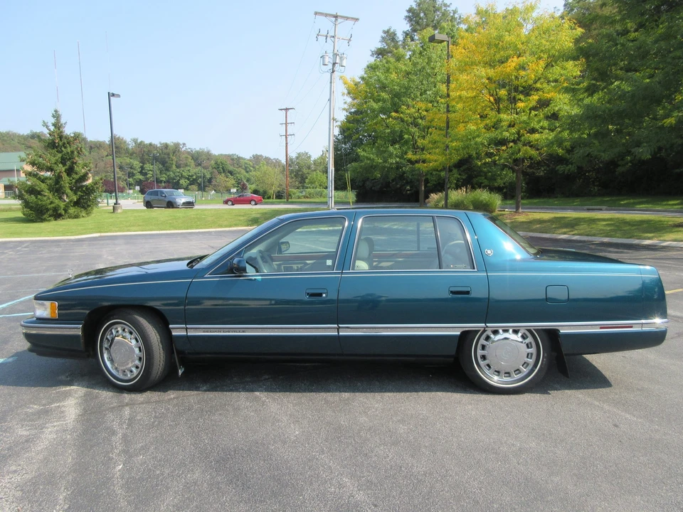 1996 Cadillac DeVille 7th Gen - Image 18 of 31