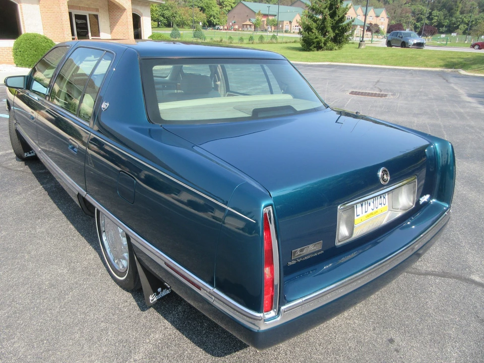 1996 Cadillac DeVille 7th Gen - Image 21 of 31