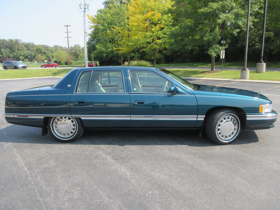 1996 Cadillac DeVille 7th Gen - Image 29 of 31