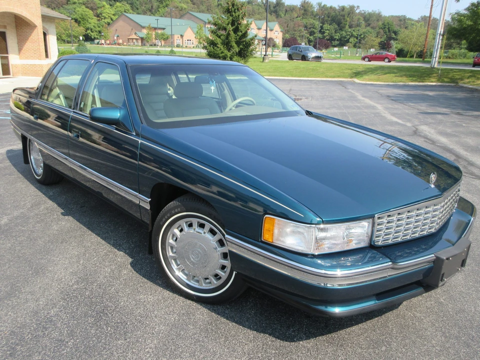 1996 Cadillac DeVille 7th Gen - Image 10 of 31