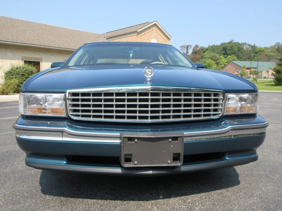 1996 Cadillac DeVille 7th Gen - Image 13 of 31