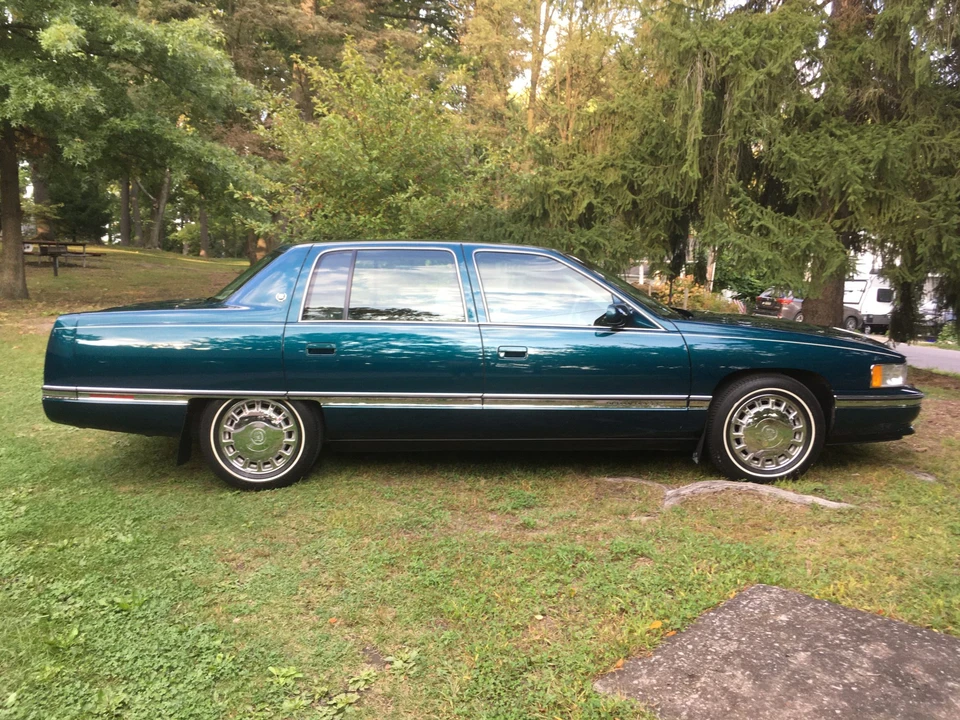 1996 Cadillac DeVille 7th Gen - Image 9 of 31