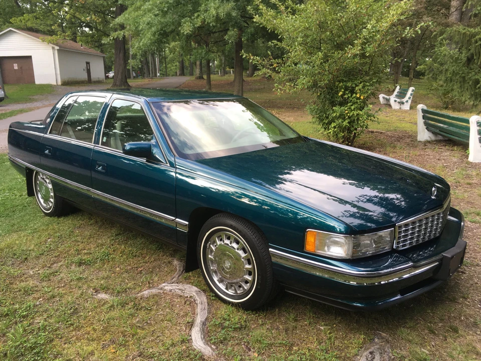 1996 Cadillac DeVille 7th Gen - Image 2 of 31