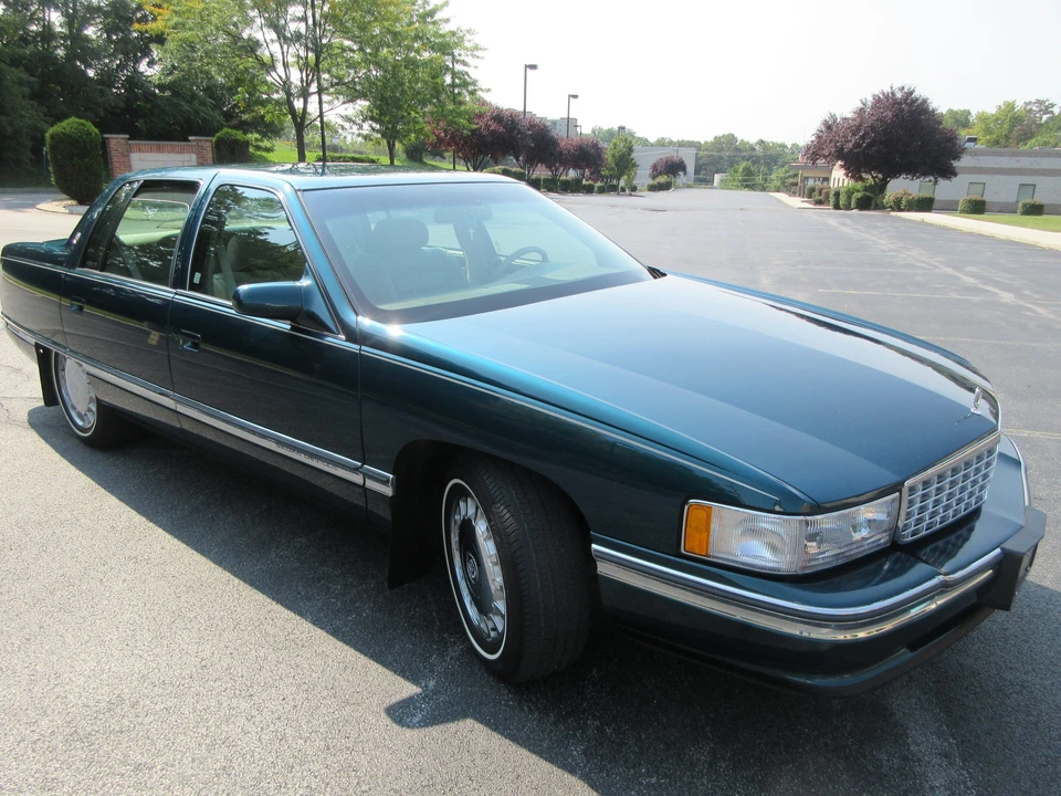1996 Cadillac DeVille 7th Gen - Image 11 of 31