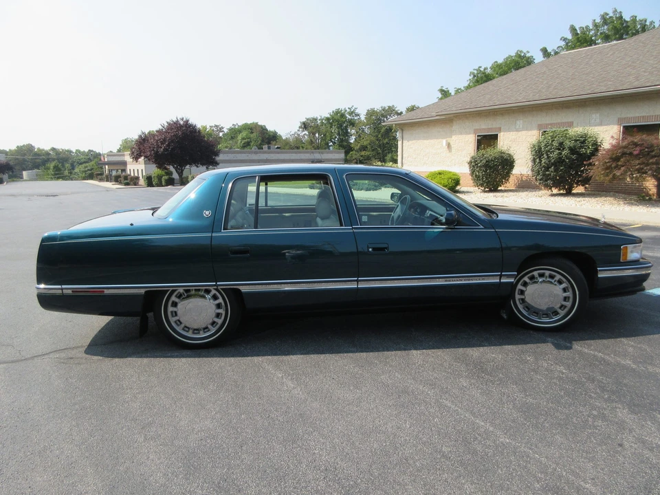 1996 Cadillac DeVille 7th Gen - Image 28 of 31