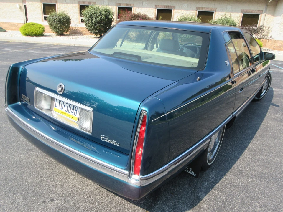 1996 Cadillac DeVille 7th Gen - Image 25 of 31