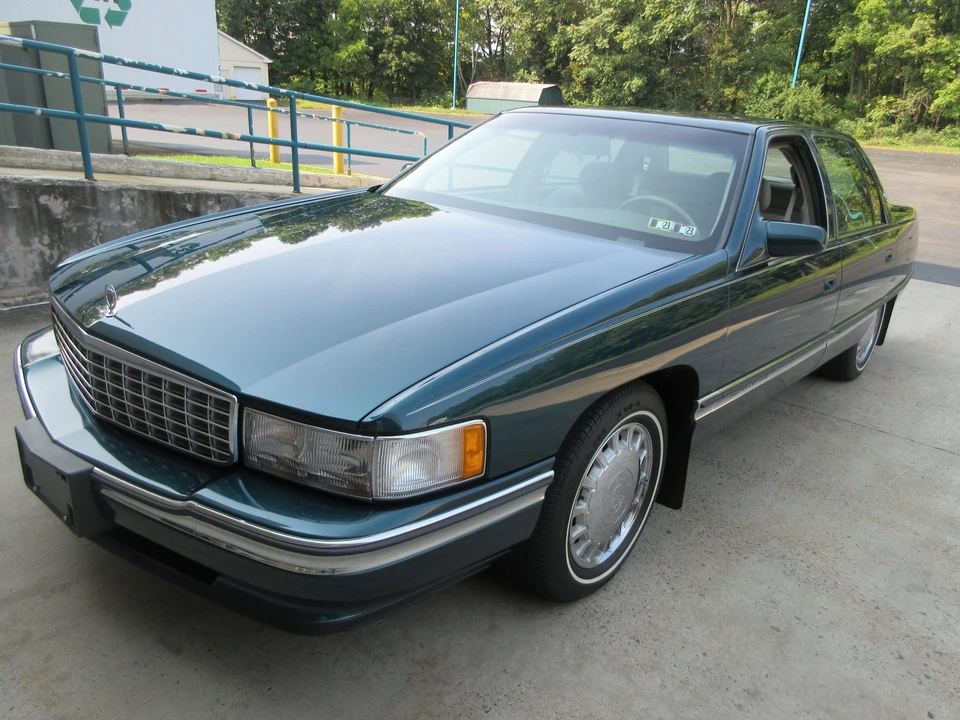 1996 Cadillac DeVille 7th Gen - Image 16 of 31