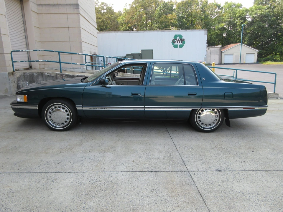 1996 Cadillac DeVille 7th Gen - Image 19 of 31