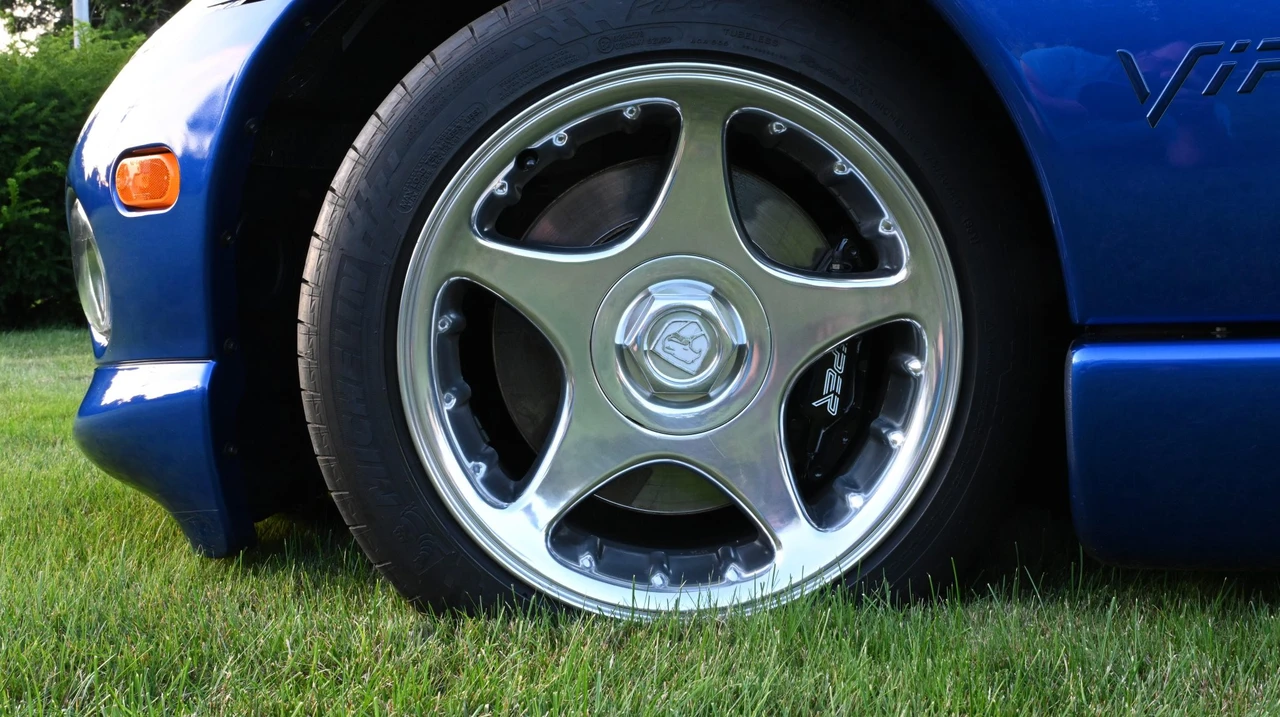 1996 Dodge Viper GTS 2nd Gen - Image 14 of 31
