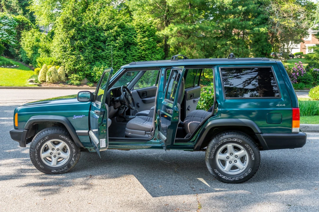 1997 Jeep XJ Cherokee - Image 15 of 31