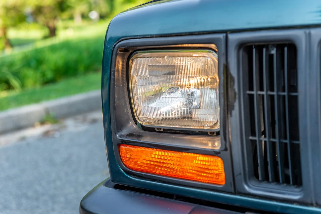 1997 Jeep XJ Cherokee - Image 21 of 31