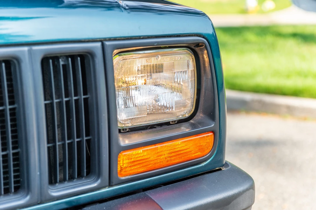 1997 Jeep XJ Cherokee - Image 23 of 31