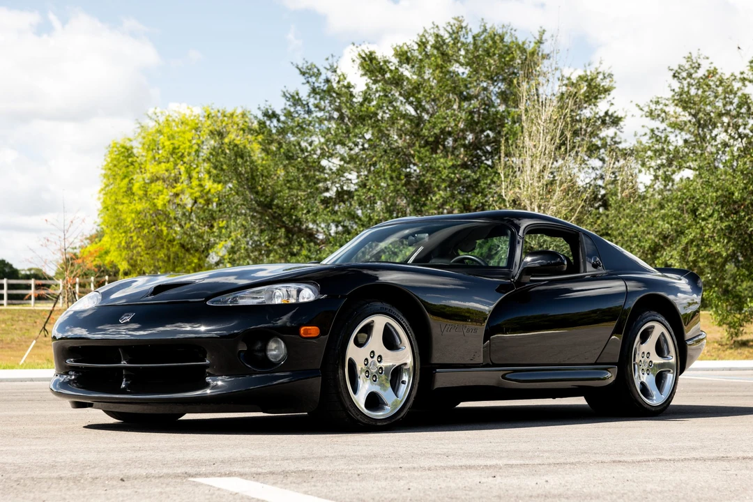 2000 Dodge Viper GTS 2nd Gen - Image 2 of 31