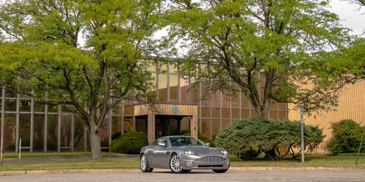 2002 Aston Martin Vanquish 1st Gen - Image 28 of 31