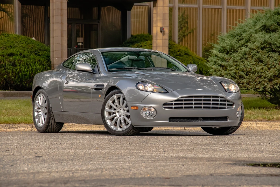 2002 Aston Martin Vanquish 1st Gen - Image 30 of 31