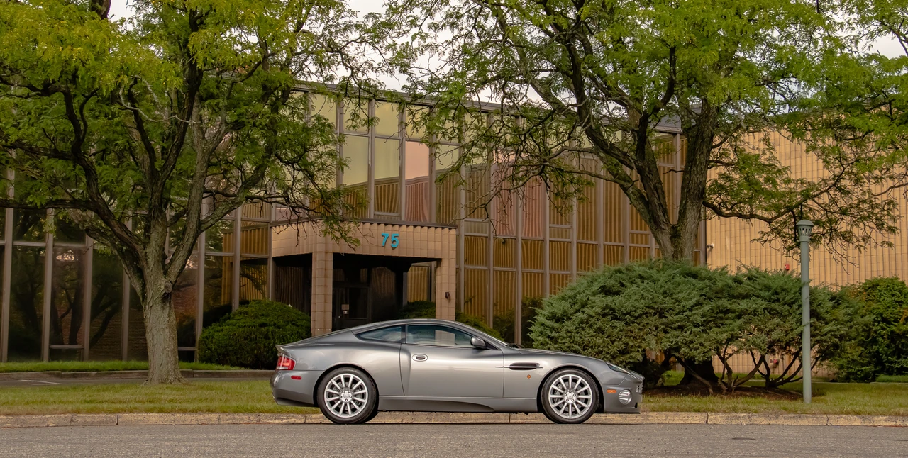 2002 Aston Martin Vanquish 1st Gen - Image 25 of 31